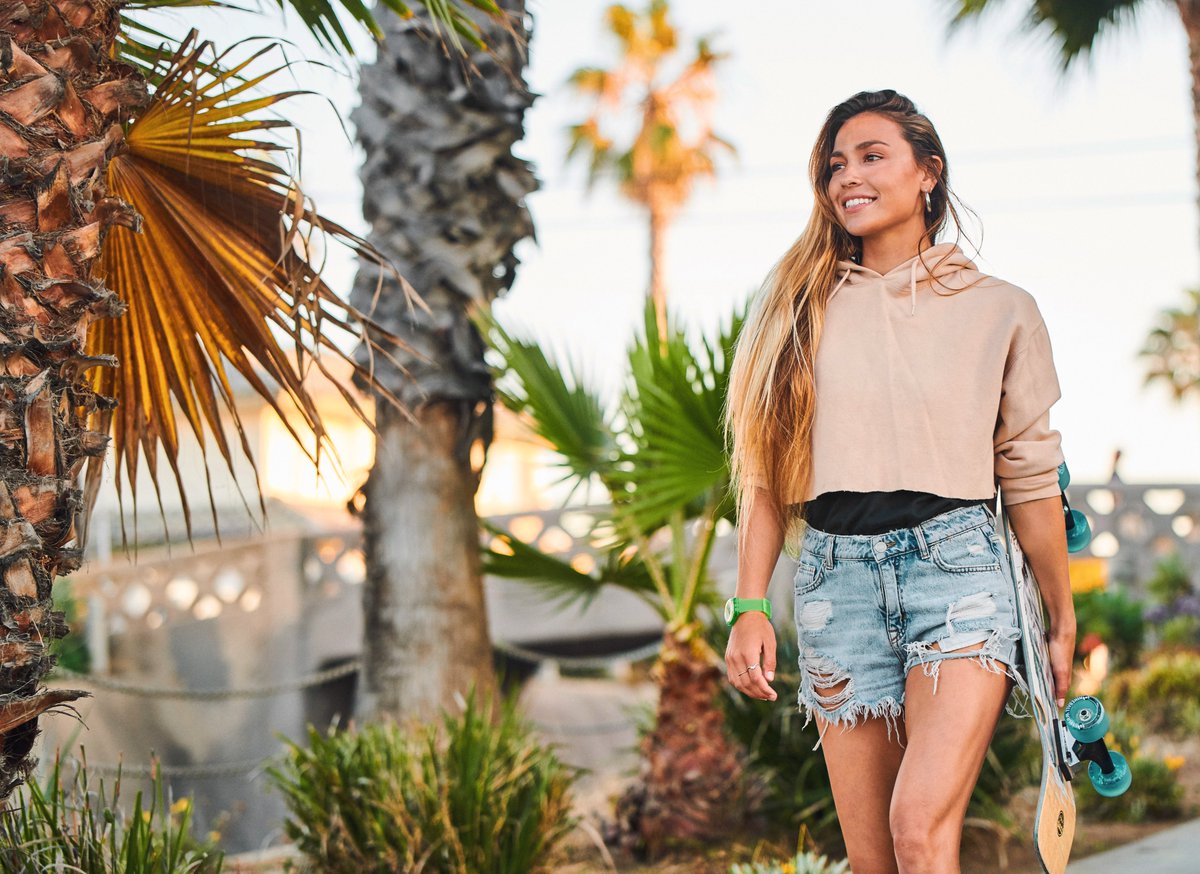 SwatchItaly's tweet photo. Come affrontare il lunedรฌ? ๐คฏ @tia_blanco non ha dubbi: Swatch KIWI VIBES, skateboard e la settimana inizia alla grande! ๐คฉ Qual รจ invece la vostra #MondayMotivation? ๐ https://t.co/qhd5bUlg0d
#KeepMovingKeepTicking https://t.co/LYU7ljHCLT