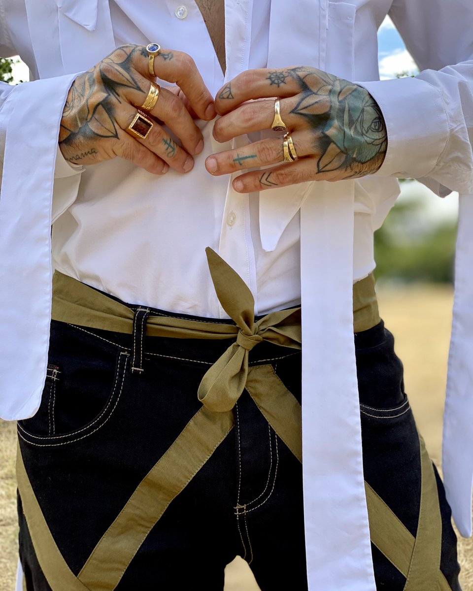 danpontarlier's tweet photo. Have you already read my blog post on #sustainablefabrics? Check this link: https://t.co/nrqvogSRaj.
By the way, taking advantage of one of my old shirts that I've ripped appart, I have given this jean a little twist to its aesthetics. 

#sustainabledenim #ethicalfashion https://t.co/YLpjPSh3w1