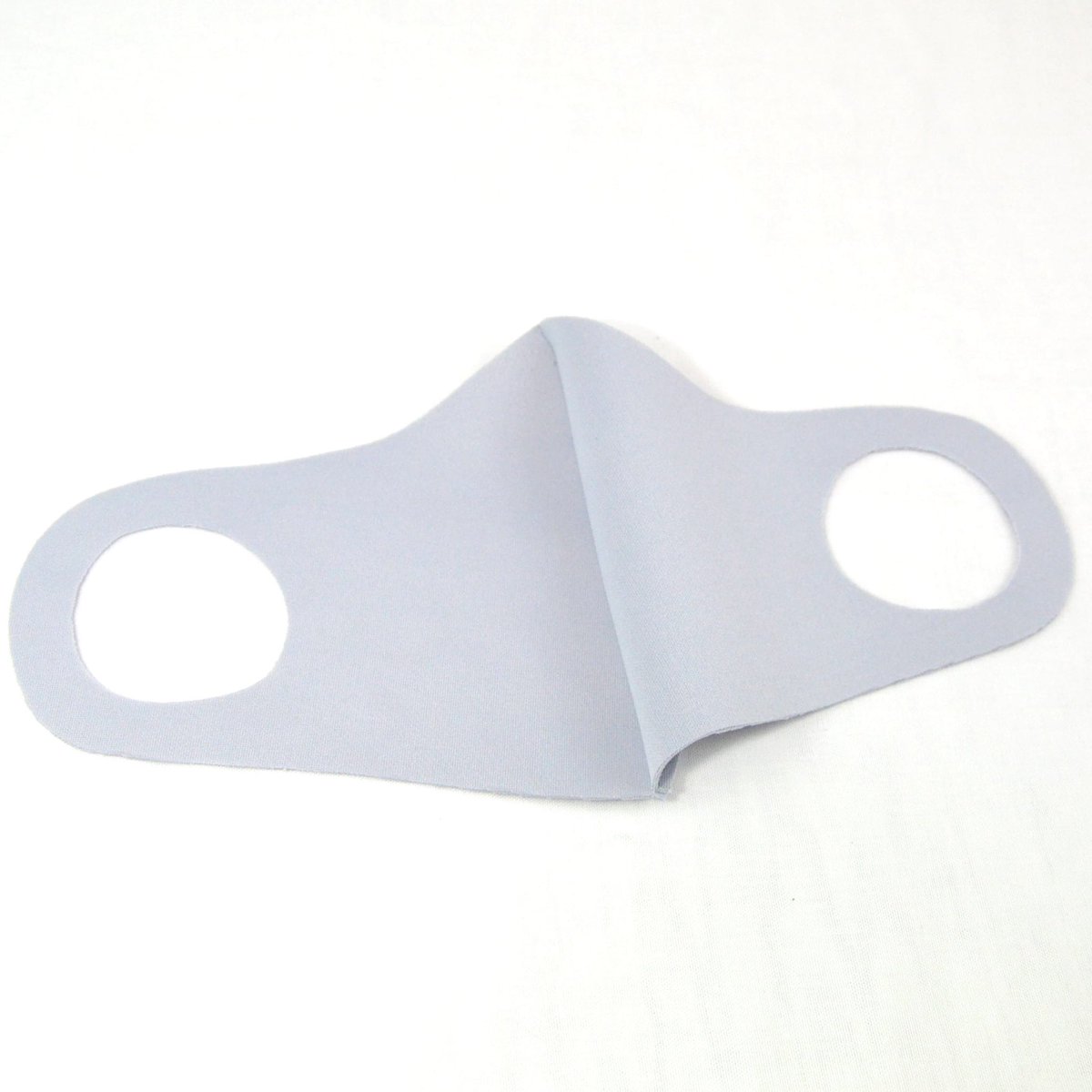 Kizui_fukuoka's tweet image. 2007K silver mix 3d mask (kizui)

鼻から顎まで覆い被さる一般的な３Dマスク。

皆様からこのタイプの要望が多かった為にこの度作らせて頂きました。

先にリリースした「2004K 4 tuck silver mix mask」と比べて

裏地が付いてない分涼しく着用出来ます。

#kizui
#kizuiU
#kizuiselectuseditems