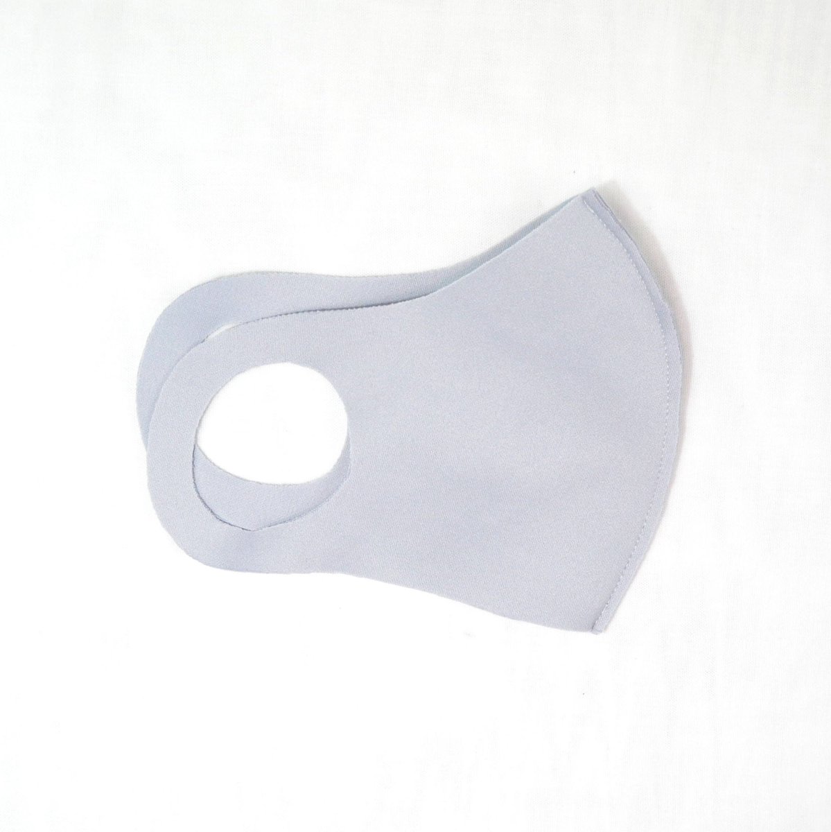 Kizui_fukuoka's tweet image. 2007K silver mix 3d mask (kizui)

鼻から顎まで覆い被さる一般的な３Dマスク。

皆様からこのタイプの要望が多かった為にこの度作らせて頂きました。

先にリリースした「2004K 4 tuck silver mix mask」と比べて

裏地が付いてない分涼しく着用出来ます。

#kizui
#kizuiU
#kizuiselectuseditems