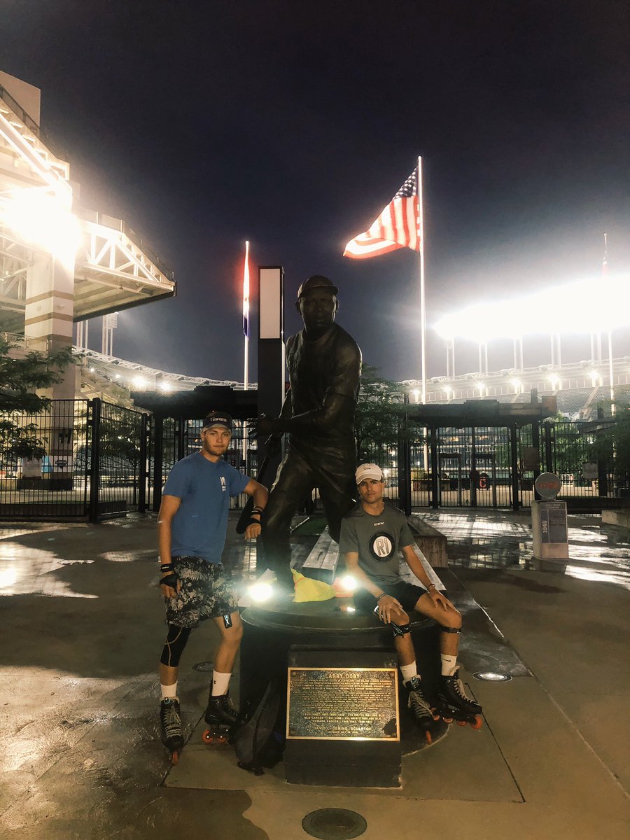 MenBlades's tweet photo. Quick pitstop at Progressive Stadium  before the boys continue their day 8 journey! #MenInBlades #BladeFerdaRona @AmericanCancer @UMassBeacons @UMBMENSHOCKEY https://t.co/toMehMvV9D