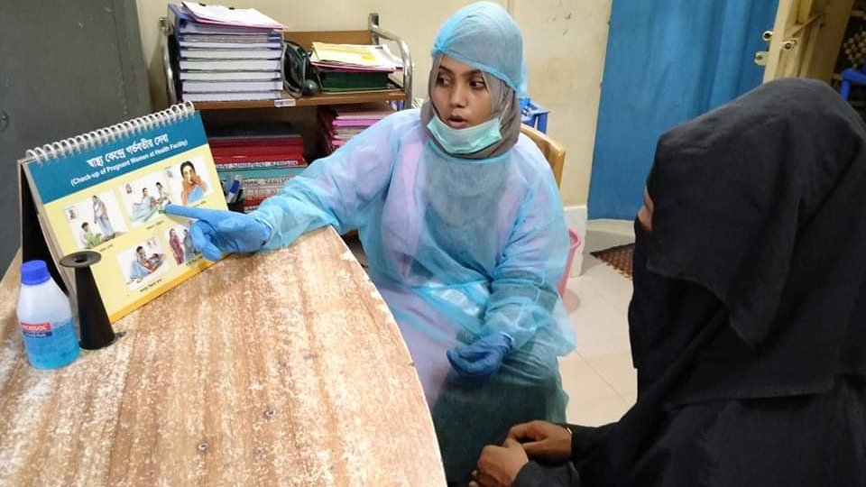 UNFPABangladesh's tweet photo. "I want a safe delivery for all mothers. As a #midwife I feel proud to be able to handle emergency  situations and save lives during #COVID19" - Sultana Parvin, Midwife, Cox's Bazar, #Bangladesh https://t.co/rMrFhs5KnF