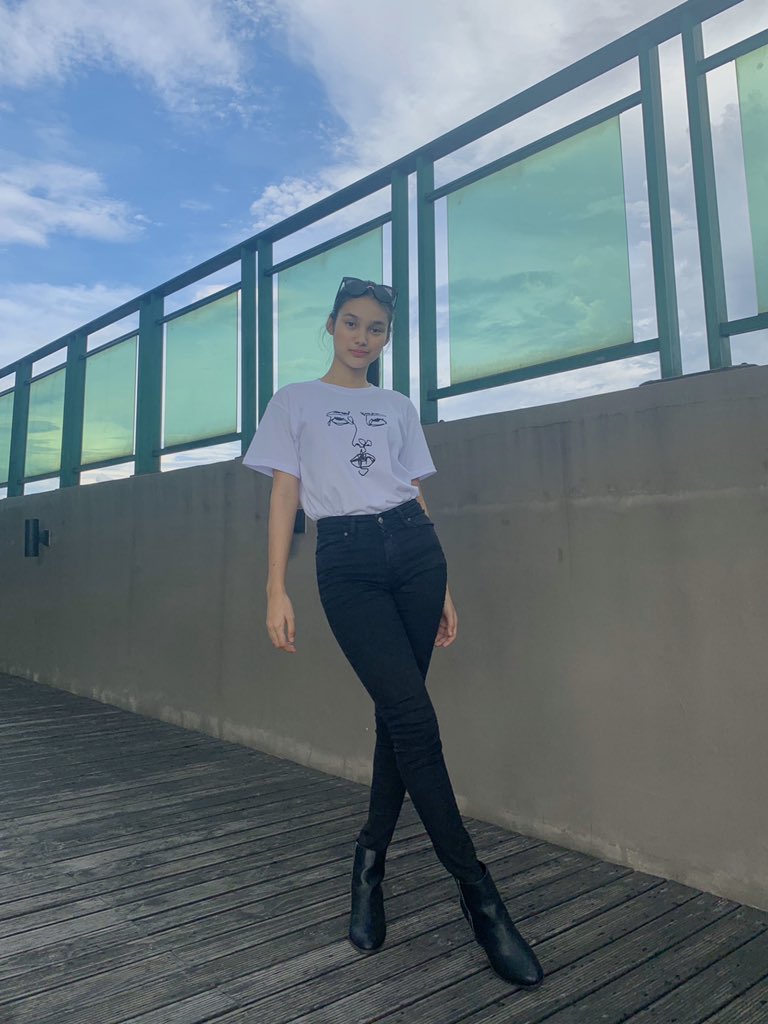 MissKareee's tweet photo. here’s the whole pic but go check the giveaway on my insta! https://t.co/kNOZ9hij1f