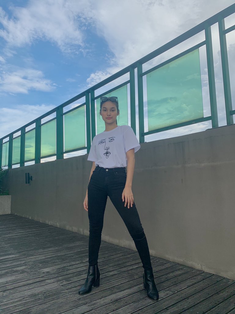 MissKareee's tweet photo. here’s the whole pic but go check the giveaway on my insta! https://t.co/kNOZ9hij1f