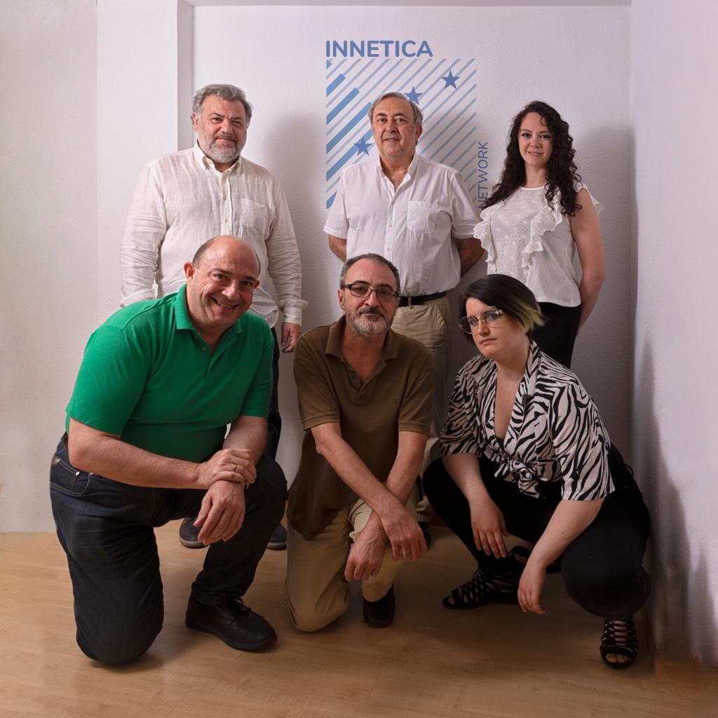 empresas_ON's tweet photo. 🗣️Con su colaboración en proyectos europeos #INNETICA busca promover propuestas de Innovación social, Formación y Educación 🧠📚
Actualmente, está desarrollando doce proyectos con socios europeos como @EUErasmusPlus 🌏👏
Lee la noticia completa aquí ➡️ https://t.co/MDbuYsCgqS https://t.co/533m2F94mK
