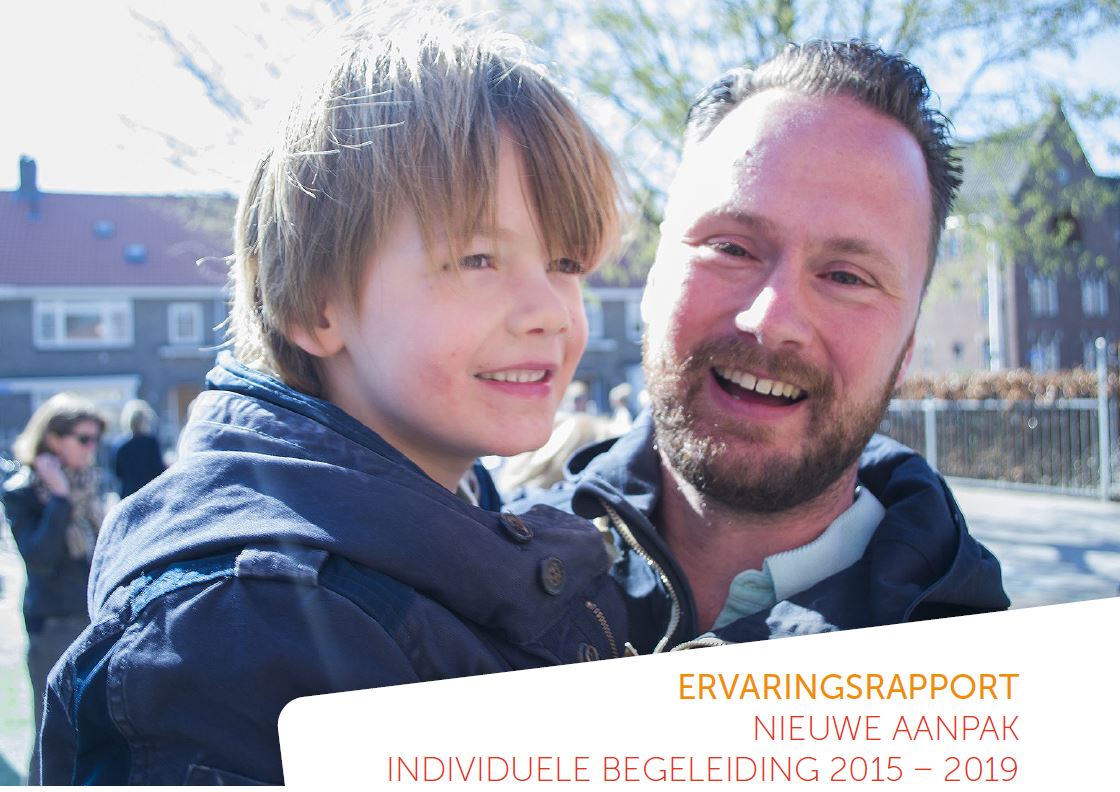 Welzijn en zorg anders organiseren, hoe werkt dat in de praktijk? In een aantal gemeenten is de individuele begeleiding van volwassenen overgeheveld naar wijkteams. Lees in dit Ervaringsrapport de ervaringen en resultaten. bit.ly/32HjzoZ