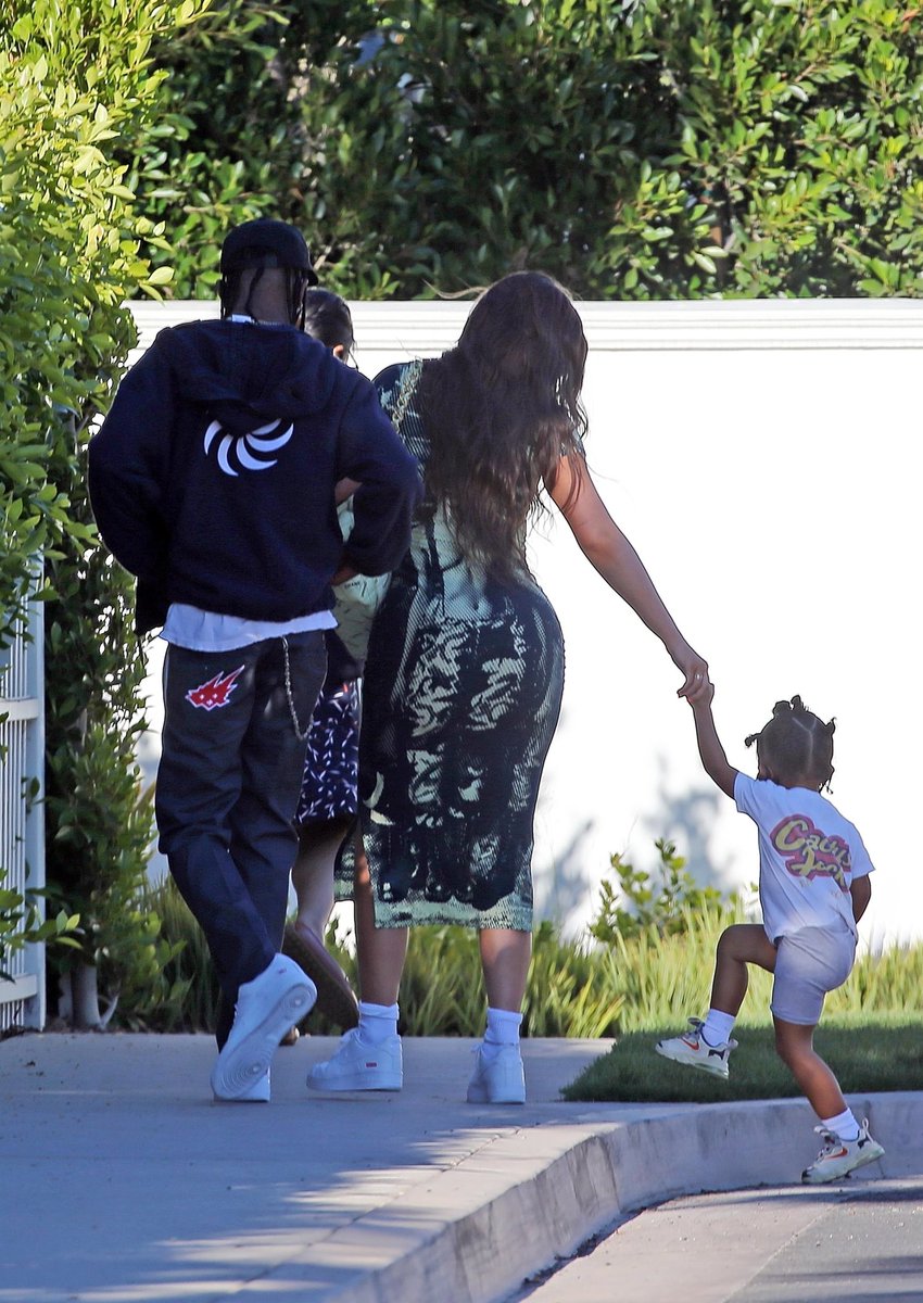 KylieOnline's tweet photo. @KylieJenner @trvisXX and Stormi reunited for luxurious family getaway to Laguna Beach, CA on July 19, 2020. https://t.co/FEnHd2jQCQ