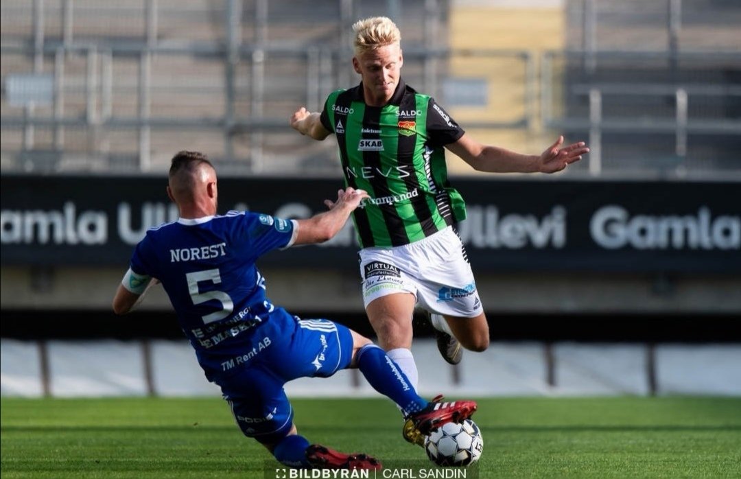 aurel5frenchy's tweet photo. Back home with a point. We keep on going @umeafc
🔵⚪
📸 : @bildbyran / Carl Sandin
#umea #umeå #umeafc #umeåfc #superettan2020 #superettan #footballlife #follow #göteborg #gamlaullevi https://t.co/NCfwvuKUl8