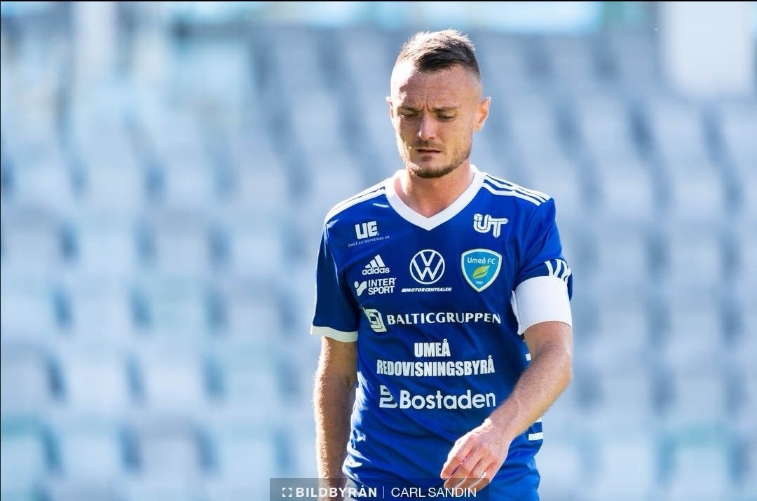 aurel5frenchy's tweet photo. Back home with a point. We keep on going @umeafc
🔵⚪
📸 : @bildbyran / Carl Sandin
#umea #umeå #umeafc #umeåfc #superettan2020 #superettan #footballlife #follow #göteborg #gamlaullevi https://t.co/NCfwvuKUl8