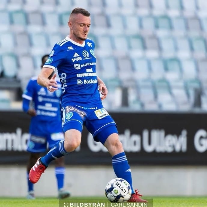 aurel5frenchy's tweet photo. Back home with a point. We keep on going @umeafc
🔵⚪
📸 : @bildbyran / Carl Sandin
#umea #umeå #umeafc #umeåfc #superettan2020 #superettan #footballlife #follow #göteborg #gamlaullevi https://t.co/NCfwvuKUl8