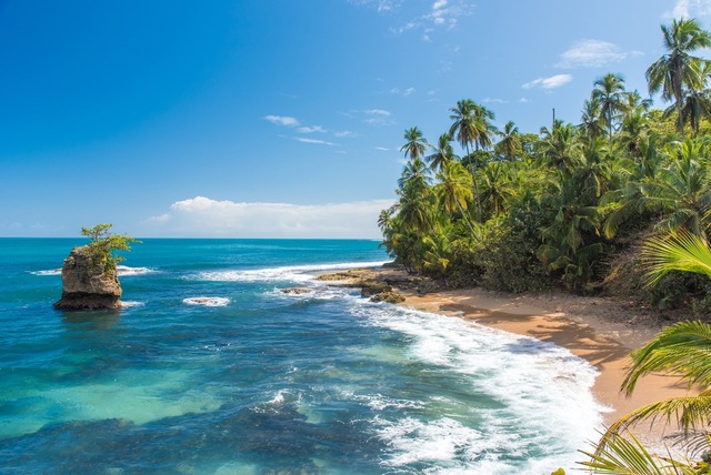 turistipercaso's tweet photo. #CostaRica, Pura Vida! Un motto che troverete ovunque qui, ma più che uno slogan è uno stile di vita... viene usato per salutare, per ringraziare, per dire che una cosa ti piace... leggete l'articolo di Piero di #Wanderoo 👉 https://t.co/yYhYe8dXrb https://t.co/wkONODaqE4