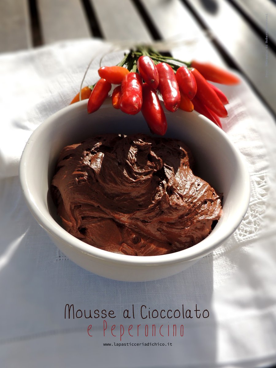 FedericoPasticc's tweet photo. La pasticceria di Chico
Per stuzzicare anche i palati più esigenti, eccovi la #moussealcioccolato e Peperoncino.
Qui la #ricetta: 
https://t.co/euAAwirW8r
#ricettadelgiorno #ricettafacile #dolcealcucchiaio #homemade #homesweethome #blogger #peperoncino #estate2020  #fattoincasa https://t.co/29NAVpgtBq