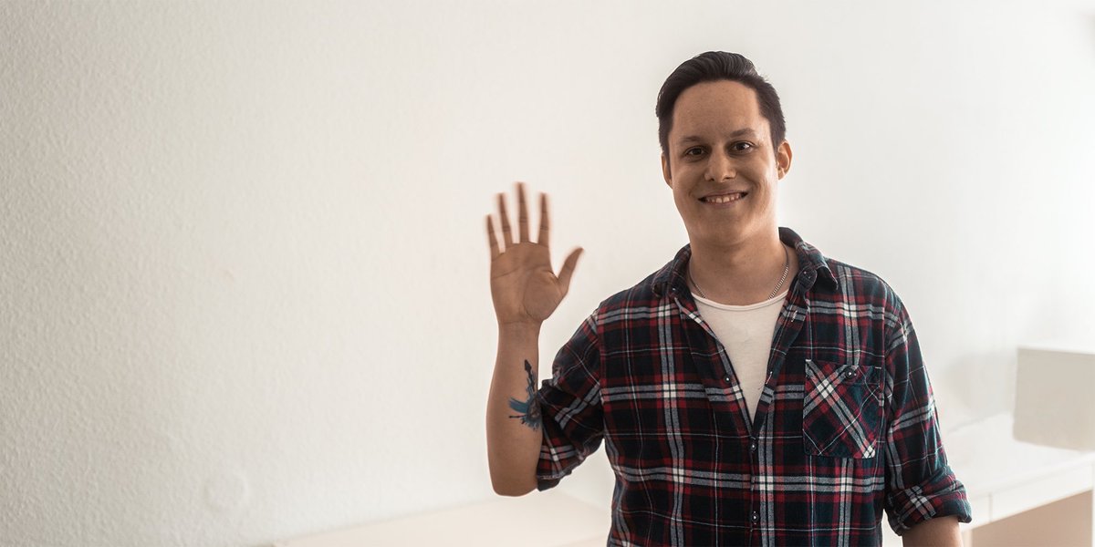 mystreambuddy's tweet photo. MAX mag montags nicht,
dass er allein beim Streamen sich, 
auf der Couch im Hause find,
ohne Freund der sich dazu gesinnt. 
#MyStreamBuddy #DichterUndStreamer https://t.co/4YxerRGCQl