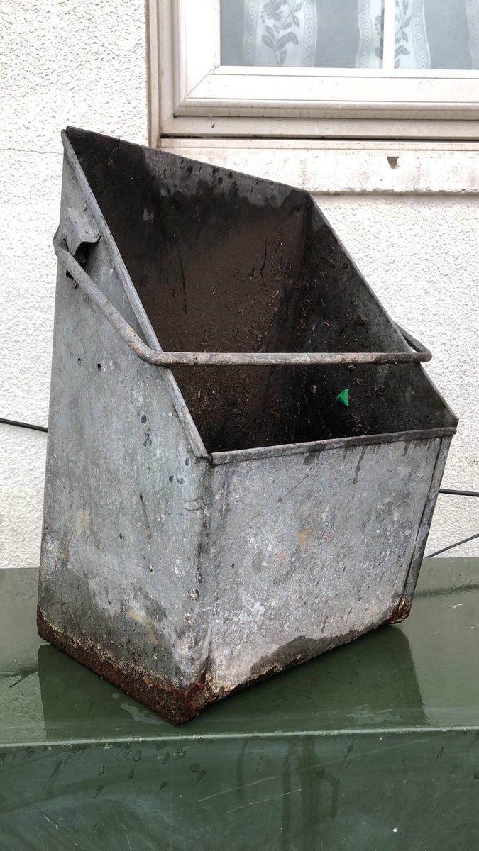 Duncanprebble's tweet photo. Missing the #bootfairs this year so far. So here’s a fantastic purchase I had back in February this year. Was very pleased to find one of these for the ARP/incendiary set up! #redhillsandcontainer #incendiarybomb #rare @HomeFrontMuseum @ProfPeterDoyle @AustinRuddy https://t.co/ukUMxl5JOk