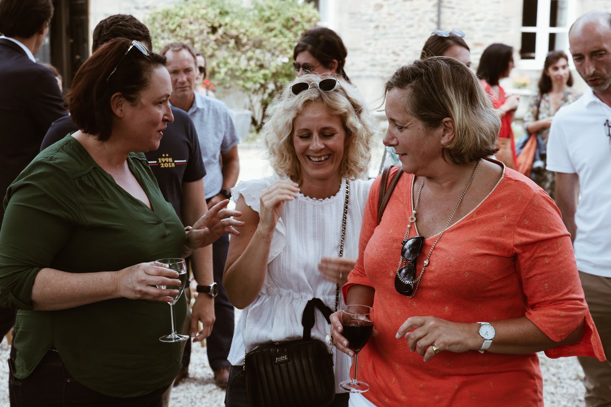 HtmyFR's tweet photo. 💜 #HTMYInside | Vendredi dernier, les équipes @HtmyFR et @CabinetQuiblier se rencontraient lors d'un #Summerbreak organisé à @leclozr.

Une superbe journée ensoleillée riche en échanges pour notre plus grand plaisir autour d'#IceBreakers ! ☀️ #NewChallenge https://t.co/SKK5KNYVtt