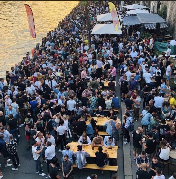 mompontet's tweet photo. “....mais je fais aussi appel au civisme et au sens des responsabilités des français...” Jean Castex PM. 18/07/2020
Rives de la Seine hier soir.  #COVID19 #masqueobligatoire https://t.co/faGNmG9Hor
