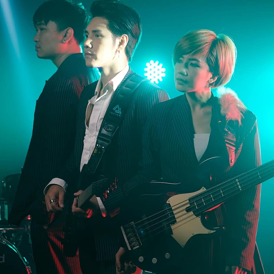 GarenaRoVTH's tweet photo. ภาพเบื้องหลัง MV - "ไม่มีไม่ไหว" INDIGO x RoV
ฟังหรือยัง? เพลงใหม่ของ RoV ไปฟังได้ที่ https://t.co/9iBlDVewKB
#APL2020 #FightForYourRegion #สู้เพื่อไทยไปเป็นแชมป์ #RoVDay #26กคกอดคอคว้ารางวัล #IndigoBand #เพลงใหม่RoV #ไม่มีไม่ไหว https://t.co/I2MxAy9gzH