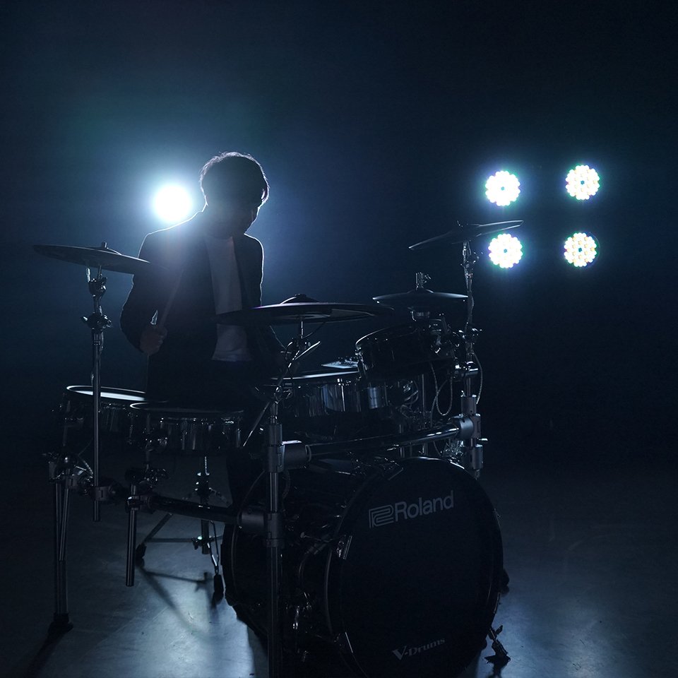 GarenaRoVTH's tweet photo. ภาพเบื้องหลัง MV - "ไม่มีไม่ไหว" INDIGO x RoV
ฟังหรือยัง? เพลงใหม่ของ RoV ไปฟังได้ที่ https://t.co/9iBlDVewKB
#APL2020 #FightForYourRegion #สู้เพื่อไทยไปเป็นแชมป์ #RoVDay #26กคกอดคอคว้ารางวัล #IndigoBand #เพลงใหม่RoV #ไม่มีไม่ไหว https://t.co/I2MxAy9gzH
