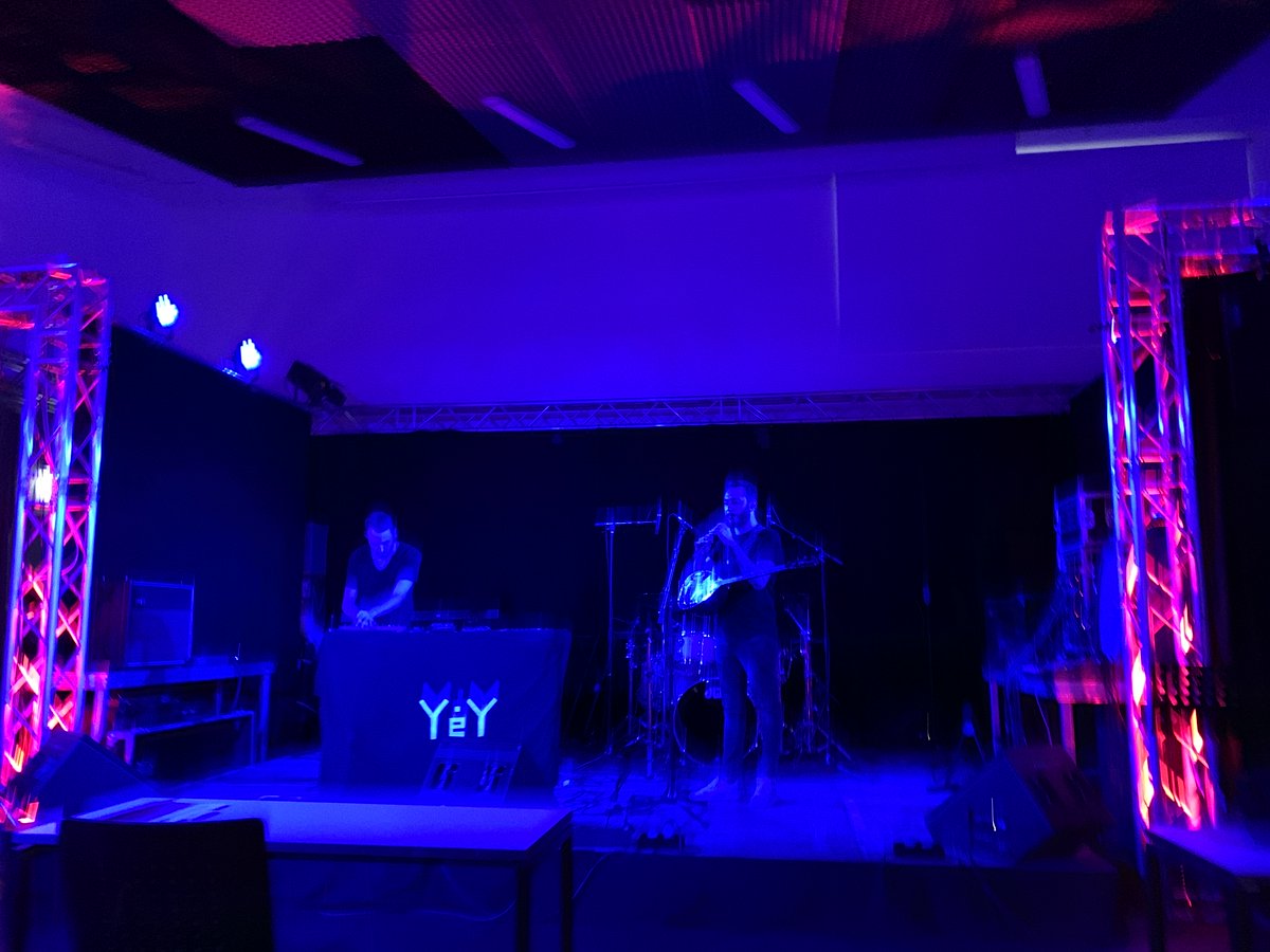 frenezulejo's tweet photo. Bachelor-concert time @Popakademie_BW w/Yey starting the #worldmusic day - no #COVID19 stopping us (but w/safety distance & masks) #summerbreaksession #Mannheim https://t.co/Z1B0bAMpYm