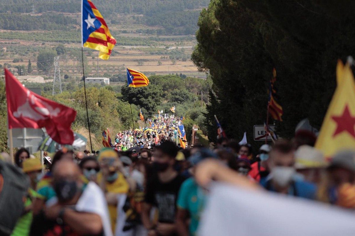 jcuixart's tweet photo. Els catalans no tenim rei i mai no callarem #CoronaCiao https://t.co/W6KdlIMYqZ