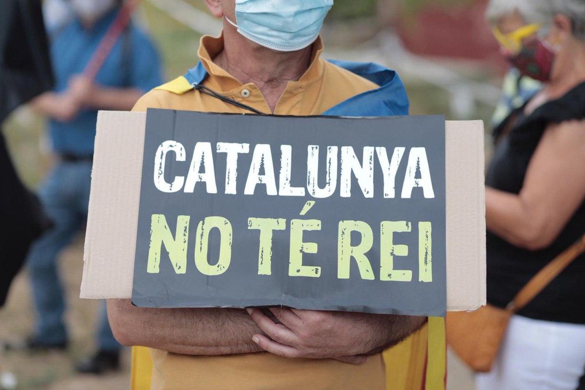 jcuixart's tweet photo. Els catalans no tenim rei i mai no callarem #CoronaCiao https://t.co/W6KdlIMYqZ