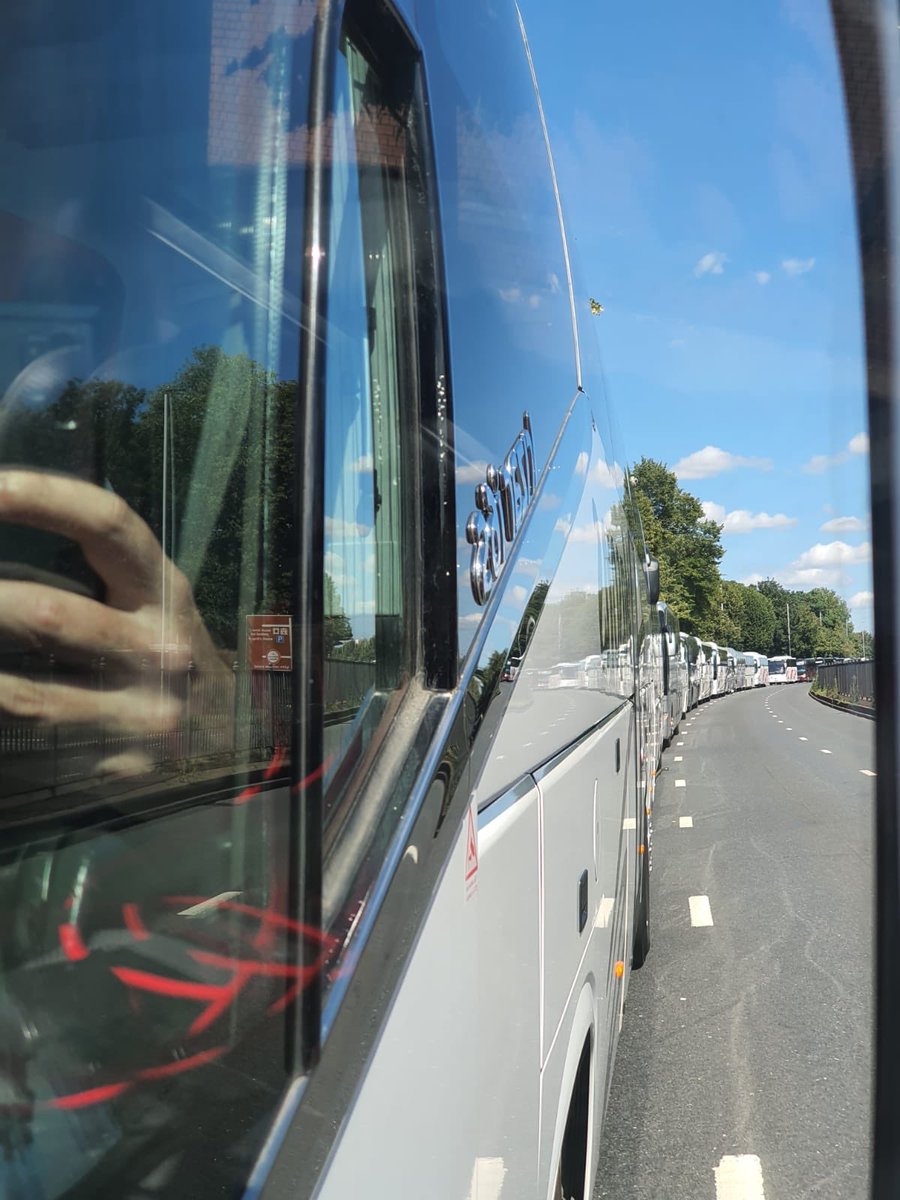 MasonsCoaches's tweet photo. An industry the employs over 42,000 people and contributes over £7billion to the UK economy is worth saving @BorisJohnson @RishiSunak @grantshapps @CharlotteV @chhcalling @HuddlestonNigel @SkyNews @BBCBreaking #honkforhope #backbritainscoaches #CoachCrisis https://t.co/gktmyhD5BH