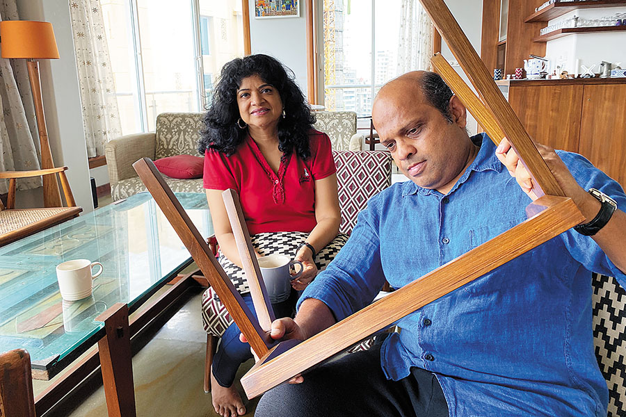 ForbesIndia's tweet photo. Working from home is blurring the line between working spouses and homemakers. We speak to 7 power couples—investment bankers, filmmakers, entrepreneurs—who tell all on how the #COVID19 lockdown has helped make their marriage more equal https://t.co/2nsDEuTwKm | By @itsmerajiv_07 https://t.co/zVUO8ELUsa