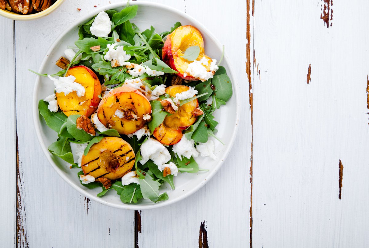 easyveggieideas's tweet photo. #knowyournutrients with @Nutracheck: Jazz up your salad in a healthy way! Use fresh herbs for flavour; top with grilled courgette &amp; aubergine; mix a healthy dressing of olive oil, lime juice, white wine vinegar, s&amp;p, mixed herbs; sweeten with mango, apple &amp; pomegranate seeds https://t.co/LDlNApllmT