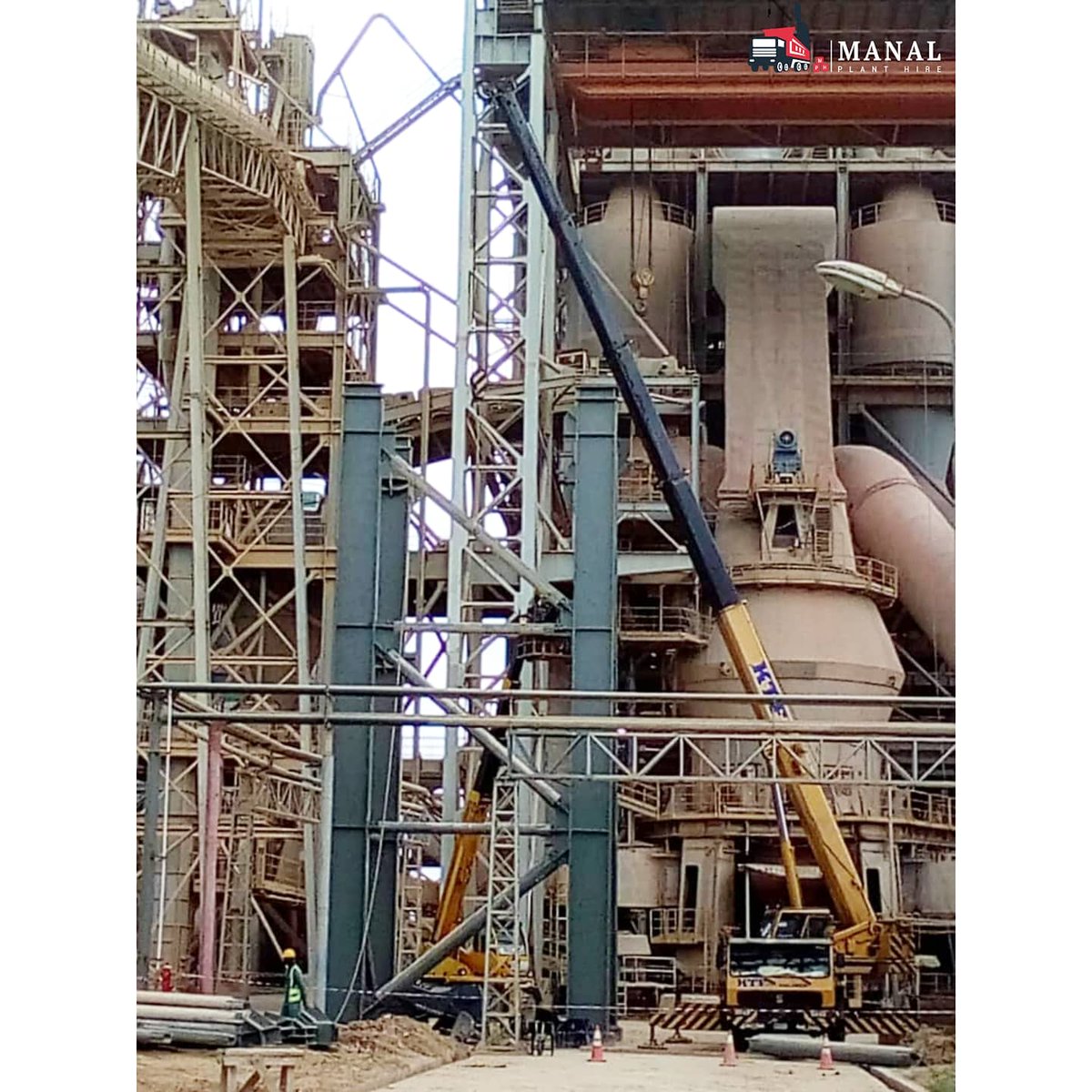 manalgroup_'s tweet photo. The starting point of all achievement is desire.

Get your gear on and achieve the impossible this week!
_
Image: Manal Plant Hire team on site at Lafarge Cement Company, Ewekoro.
_
#MondayMotivation #LiftingOperations #CraneHire
#ManalPlantHire
#ManalGroup https://t.co/uxJ1Gg2svN