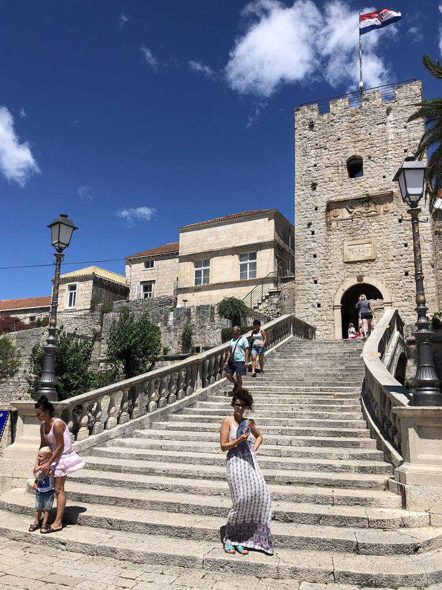 hello.dubrovnik tweet media