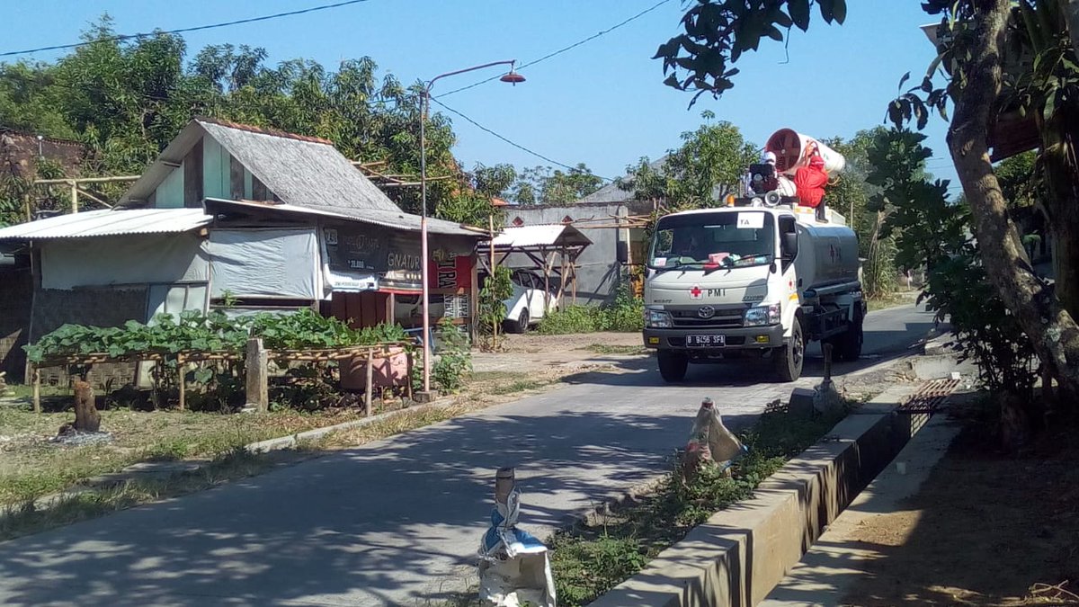 Penyemprotan desinfectan di Desa Bakalrejo, Kec. Guntur (20/7/2020).