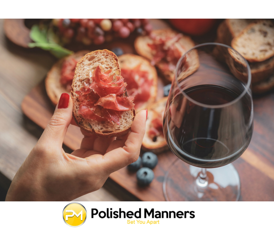 When is it acceptable to eat with your fingers?

Food such as chicken or pizza can be eaten with your fingers at a barbecue, when attending a buffet party or in a very informal setting.  but there are some things you need to know. Read more 👉 bit.ly/2OHTiyw