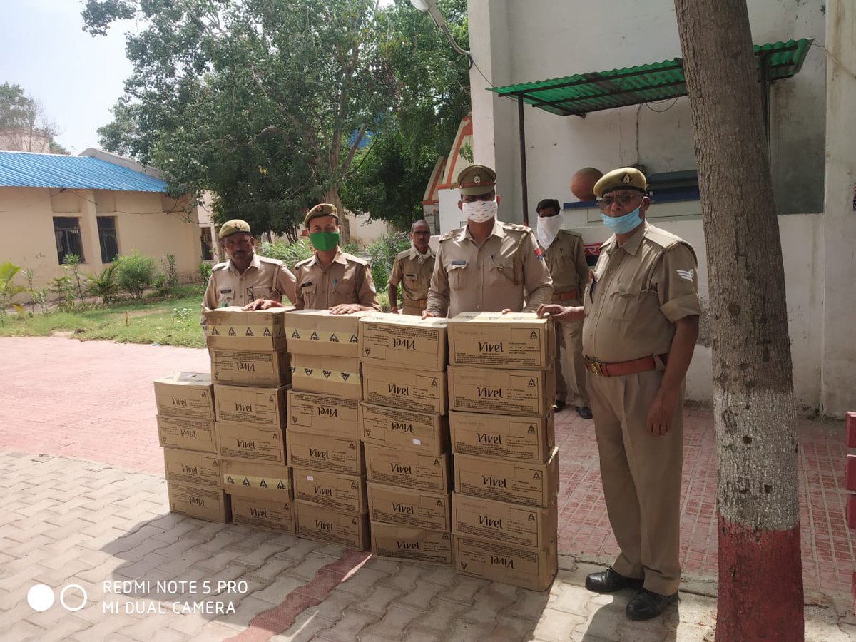 mathurapolice's tweet photo. दि0 15/16.07.20 की रात्रि को #NH_02 स्थित बाद गांव के पास हुई लूट की घटना का मथुरा पुलिस ने किया सफल अनावरण कर,05 अन्तरजनपदीय लुटेरों को किया गिरफ्तार, कब्जे से लूटे गये शत-प्रतिशत माल बरामद ।
@Uppolice
@adgzoneagra
@igrangeagra
@igrangemeerut
@GroverGauravIPS
@meerutpolice https://t.co/6l7denVEAz