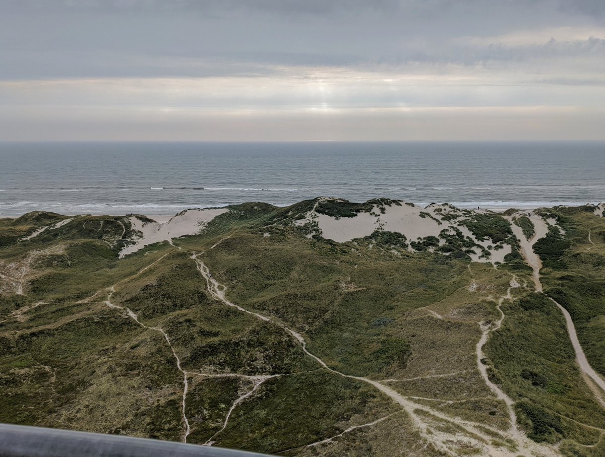 thomasahle's tweet photo. Curious fact: If you look over the sea, the distance to the horizon is asymptotically 3.57km times the SQUARE ROOT of your height (in meters).
You can prove this using nothing but Pythagoras' theorem and an estimate of the earth's diameter ~ 40,000/pi. https://t.co/JDVjotAOZo