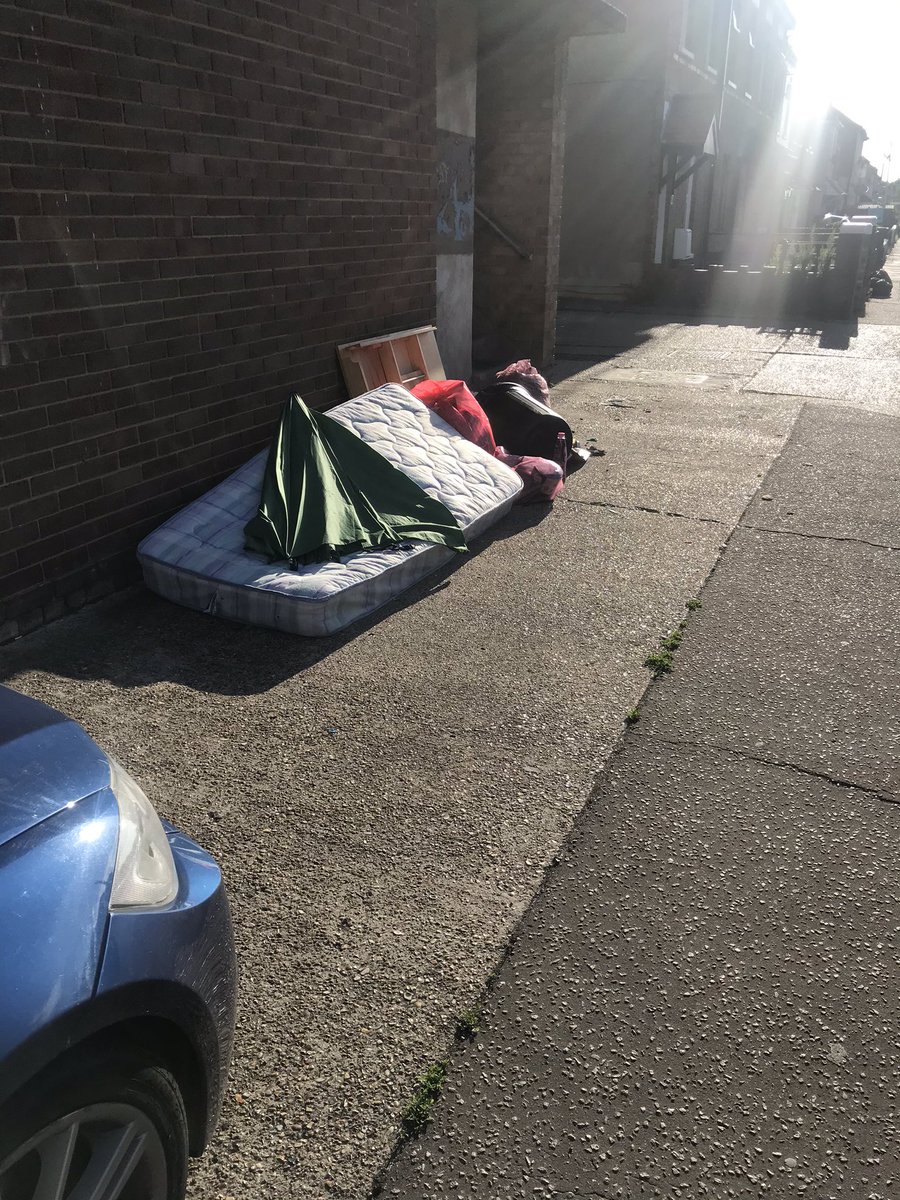 RichardMasonJe2's tweet photo. @SouthendBC As you are refusing to collect this fly tipping on the side of my shop I shall be stopping the refuse collectors from collect the ton of bags from the flats above on Friday morning. Shame on you . https://t.co/x9hwr89dvP