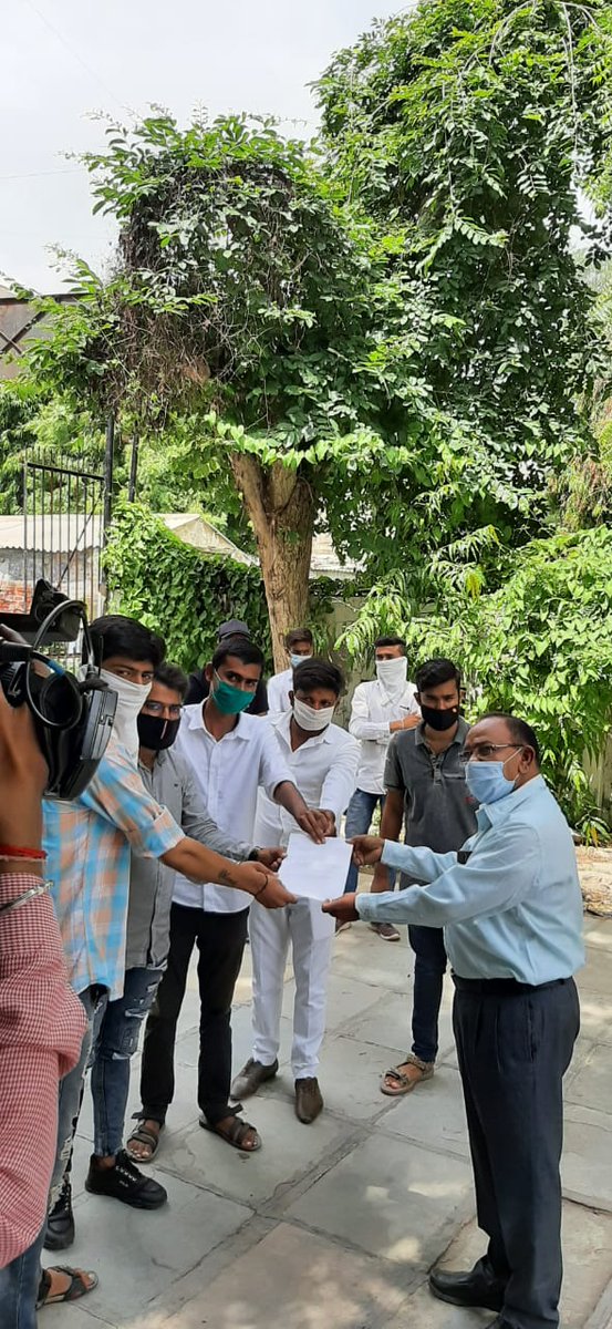 PatelAlkeshNSUI's tweet photo. अहमदाबाद की सी.यू. शाह कॉलेज में पिछले साल से लेकर अभी तक स्कॉलरशिप नहीं मिला, छात्र ��मस्याओं को लेकर आज अहमदाबाद @nsui के द्वारा कॉलेज प्रशासन को स्कॉलरशिप की समस्या को लेकर ज्ञापन दिया व तत्काल कार्रवाई की मांग की। 
@Neerajkundan 
@RahulGandhi https://t.co/rDmXPxUEGV
