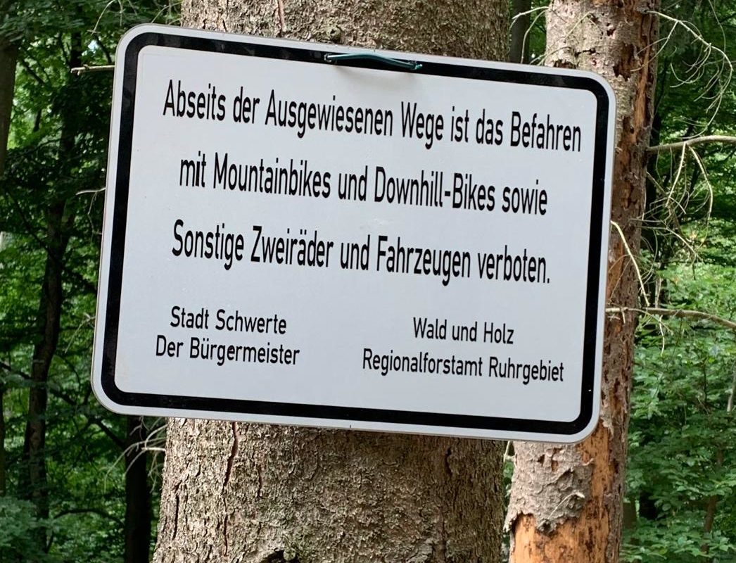 BikeparkRhrpott's tweet photo. Eigentlich war es fast zu befürchten: Seit dem 16. Juli 2020 gilt nun auch für das über die Stadtgrenzen beliebte Gebiet am Schwerter #Ebberg ein Fahrverbot für #Mountainbikes.
Lest mehr dazu in unserem neuen Blogbeitrag: https://t.co/JuVkyIooIS https://t.co/CTXhsHKxeI