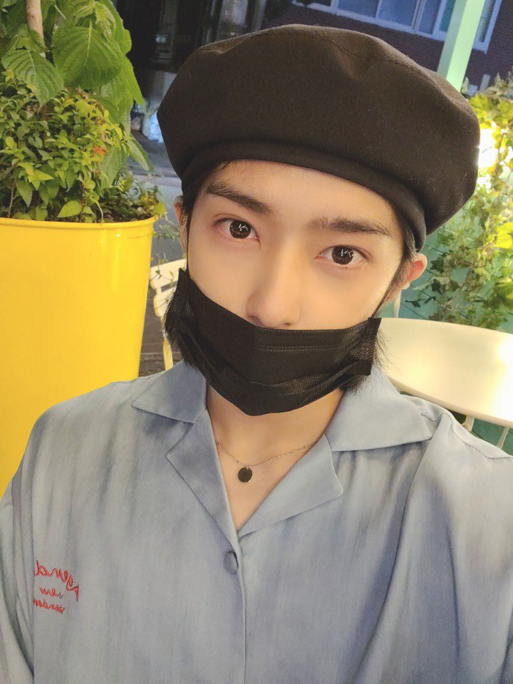 WeInTheZone_twt's tweet photo. [#시현] 셀카시현이 남찍사는 인스타

#WE_INTHE_ZONE #위인더존 
#SHIHYUN https://t.co/2fs6QkiWOF