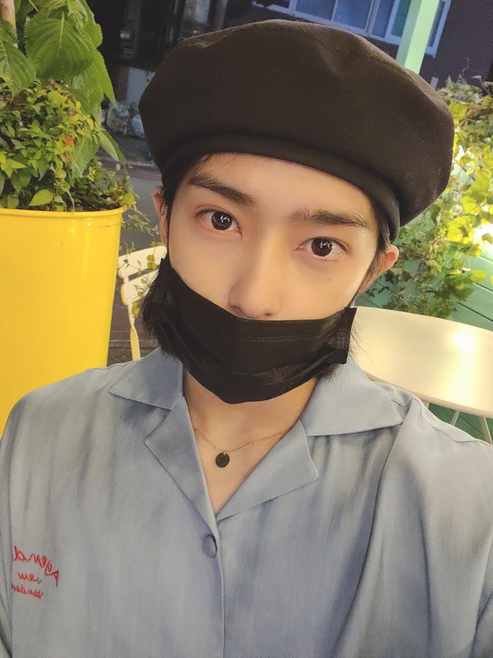 WeInTheZone_twt's tweet photo. [#시현] 셀카시현이 남찍사는 인스타

#WE_INTHE_ZONE #위인더존 
#SHIHYUN https://t.co/2fs6QkiWOF