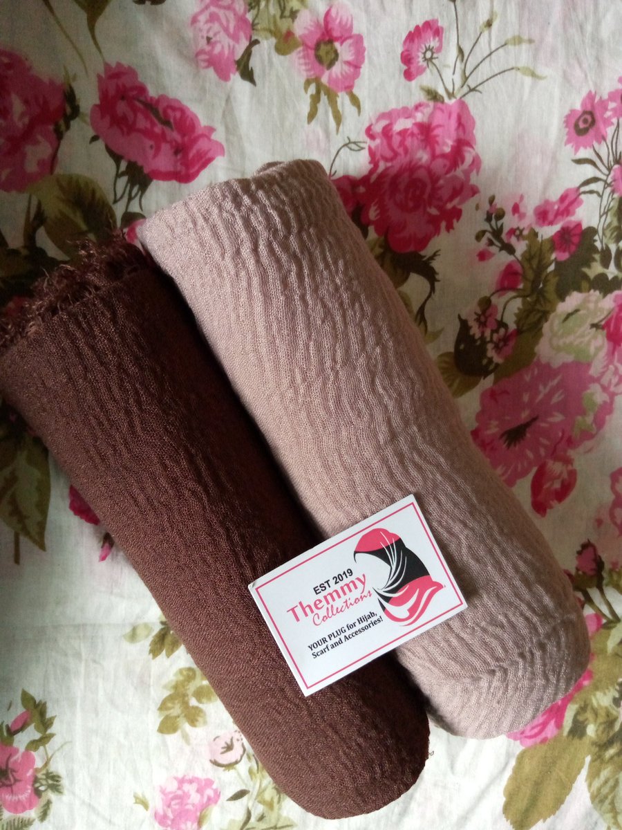 themicollection's tweet photo. Name: Crinkle scarf
Color: Chocolate and Grey
Material: Cotton
Price: N1500
Status: Available for immediate pick-up and delivery 🔥 
Send us a DM or click the link in bio to order✨
_____________________________________
#themmycollections #shopfromus #islam #queens #trending https://t.co/EEdhr3qp4t