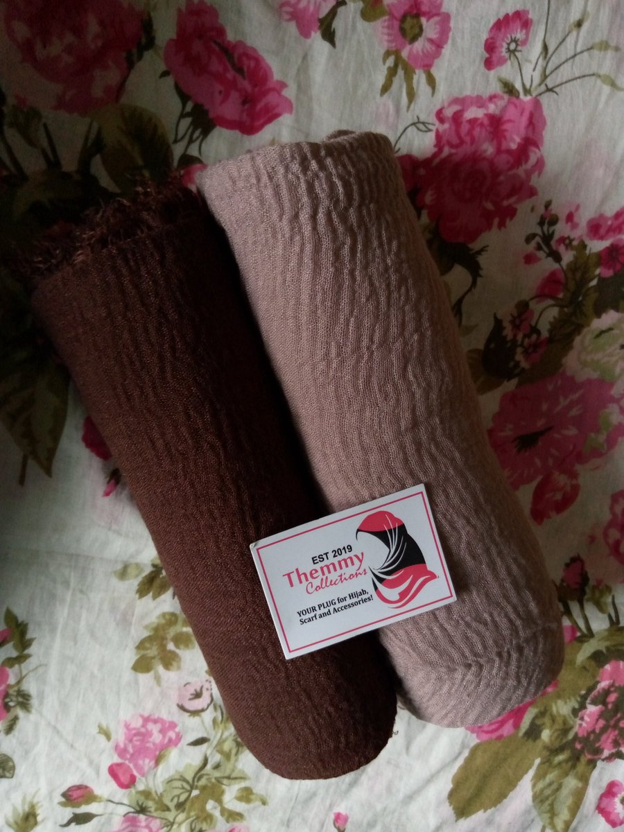 themicollection's tweet photo. Name: Crinkle scarf
Color: Chocolate and Grey
Material: Cotton
Price: N1500
Status: Available for immediate pick-up and delivery 🔥 
Send us a DM or click the link in bio to order✨
_____________________________________
#themmycollections #shopfromus #islam #queens #trending https://t.co/EEdhr3qp4t
