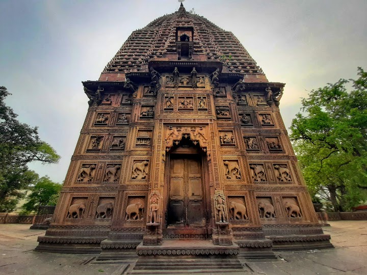 1/n 1} The Durga Mandir (Temple) is situated in Ramnagar of Banaras. Was built 500 years ago devoted to Hindu deity Maa Durga.2}  #History –: The Temple was built by the Kashi Naresh Maharaja Balwant Singh in between 1738 and 1770 A.D.