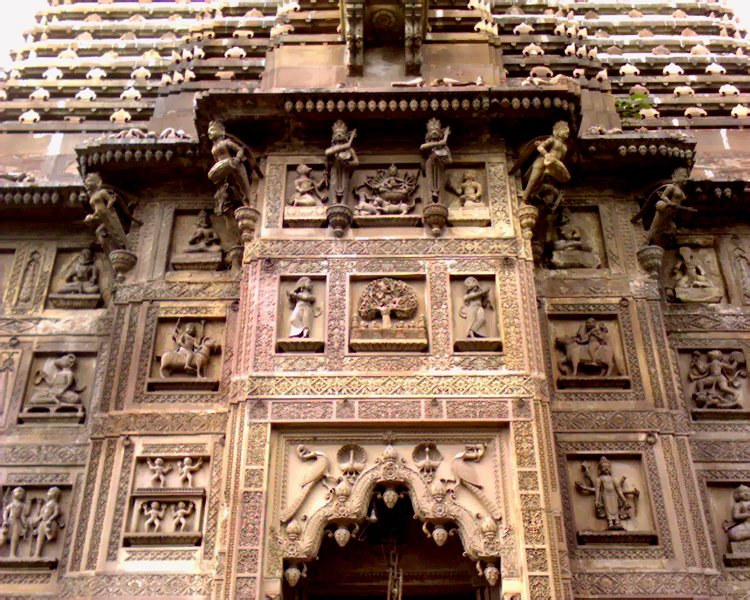 1/n 1} The Durga Mandir (Temple) is situated in Ramnagar of Banaras. Was built 500 years ago devoted to Hindu deity Maa Durga.2}  #History –: The Temple was built by the Kashi Naresh Maharaja Balwant Singh in between 1738 and 1770 A.D.