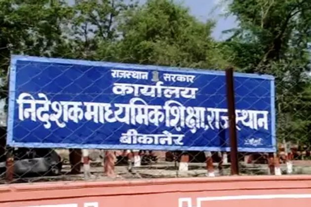 rajshiksha_'s tweet photo. Bikaner : माध्यमिक शिक्षा निदेशालय पर टिकी करीब 18 हजार द्वितीय श्रेणी शिक्षकों की नजरें, 2016 भर्ती के 9 हजार शिक्षकों को मंडल,रिशफल सूची का इंतजार, 2018 भर्ती के 9 हजार शिक्षकों को नियुक्ति कार्यक्रम का इंतजार @GovindDotasra @RajGovOfficial https://t.co/fTSSCN3Ii2