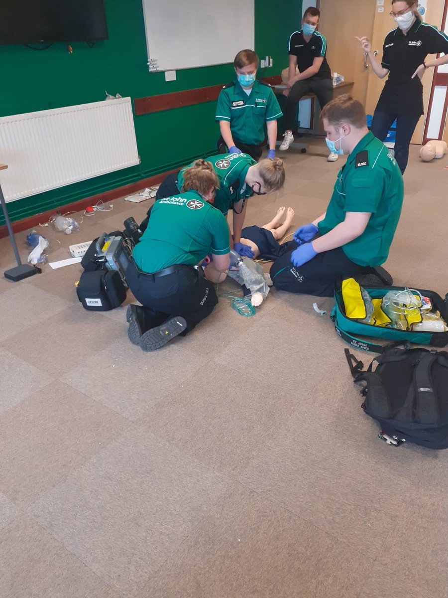 Some of our #volunteer healthcare professionals from @SJALASRClinical have been helping to share knowledge about their specialty subjects on the EMT course in Millbrook.
