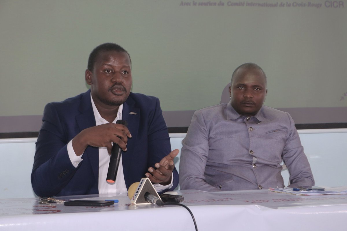 ADULeads's tweet photo. A l'occasion du Mandela Day, #YoungLeaders, membres du @rasapres, membres du @CICR, professionnels du droit humanitaire et presses se sont réunis à A.D.U. pour une question de préservation de la dignité humaine à travers le monde.
#RASAPRES
#CICR
#ILIMI
#ADU https://t.co/MCA5kjDsaS