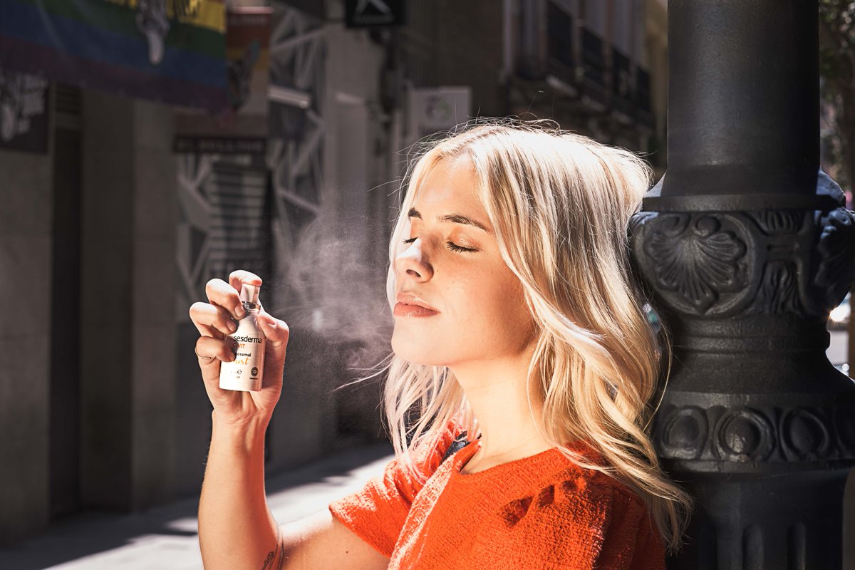 sesderma's tweet photo. El mist de #CVIT aporta hidratación y luminosidad, sin brillos ni sensación grasa! Tiene tres modos de aplicación:
👉🏼 Antes de tu crema hidratante a modo de serum.
👉🏼 Encima del maquillaje para fijarlo.
👉🏼 A lo largo del día para iluminar.
https://t.co/ahJD83cU1F https://t.co/5WrIcGRv8u