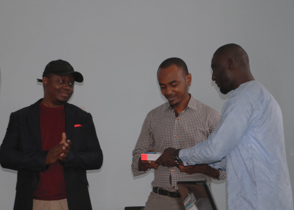 ADULeads's tweet photo. A l'occasion du Mandela Day, #YoungLeaders, membres du @rasapres, membres du @CICR, professionnels du droit humanitaire et presses se sont réunis à A.D.U. pour une question de préservation de la dignité humaine à travers le monde.
#RASAPRES
#CICR
#ILIMI
#ADU https://t.co/MCA5kjDsaS