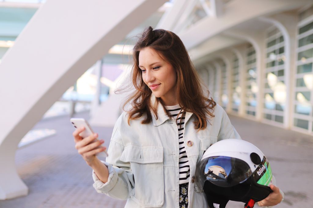 blinkeecityESP's tweet photo. ¡Recuerda que seguimos estando en las calles nuestra ciudad para que puedas desplazartre de una manera 100% sostenible y segura al destino que desees!
#letsblinkee  #scooter #scootlife  #eco #ecofriendly #ecology #electromobility #emobility  #Valencia  #summervibes #summer https://t.co/QMWsmMi26r