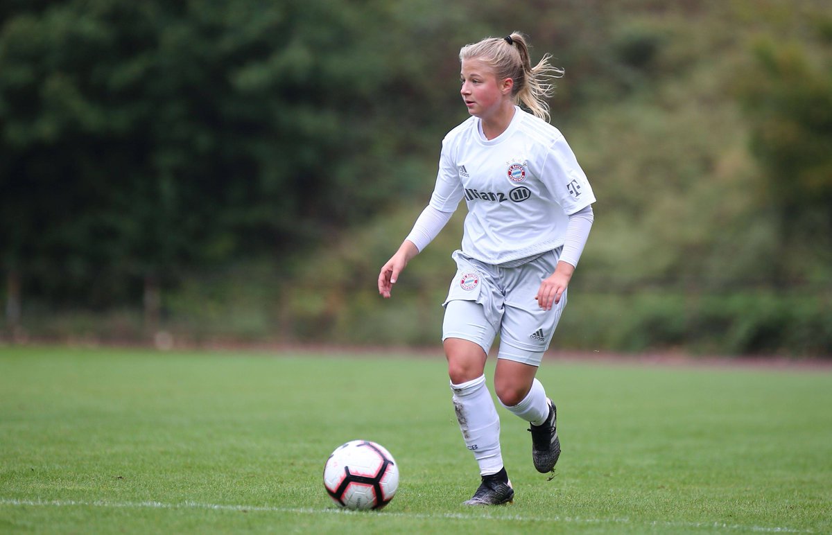 bayer04fussball's tweet photo. Die Kaderplanung bei den #Bayer04Frauen läuft weiter auf Hochtouren: Verena #Wieder (vom SC Freiburg), Kristin #Kögel (Bayern München) und Viktoria #Pinther (SC Sand) wechseln zur kommenden Saison unters Bayer-Kreuz.
In diesem Sinne: Herzlich willkommen! 👋
#Bayer04 | #DieLiga https://t.co/uKIZPZ2InC